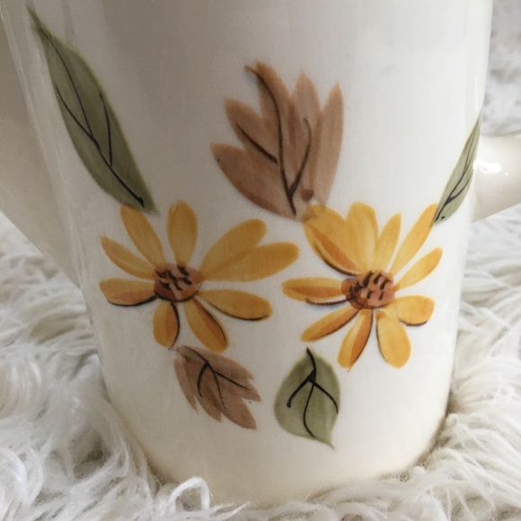 Hand painted teapot - Picture 2 of 3